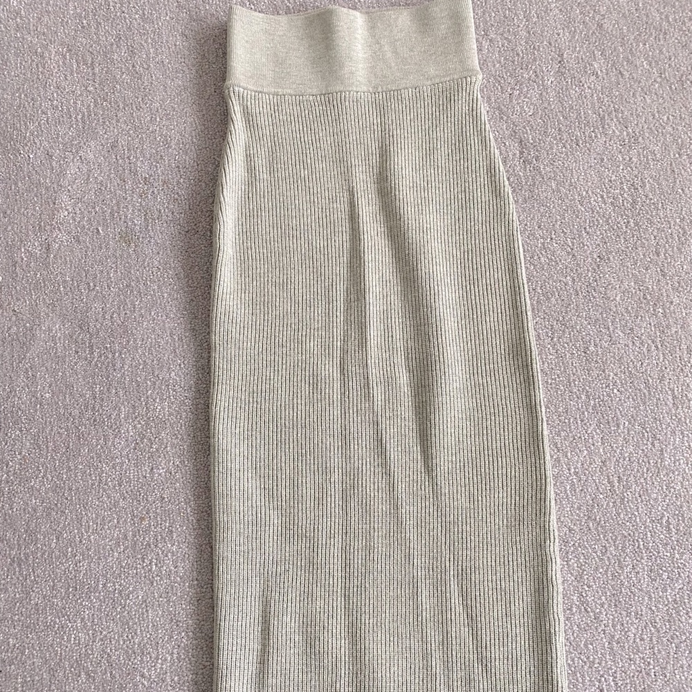 Aritzia Wilfred free skirt